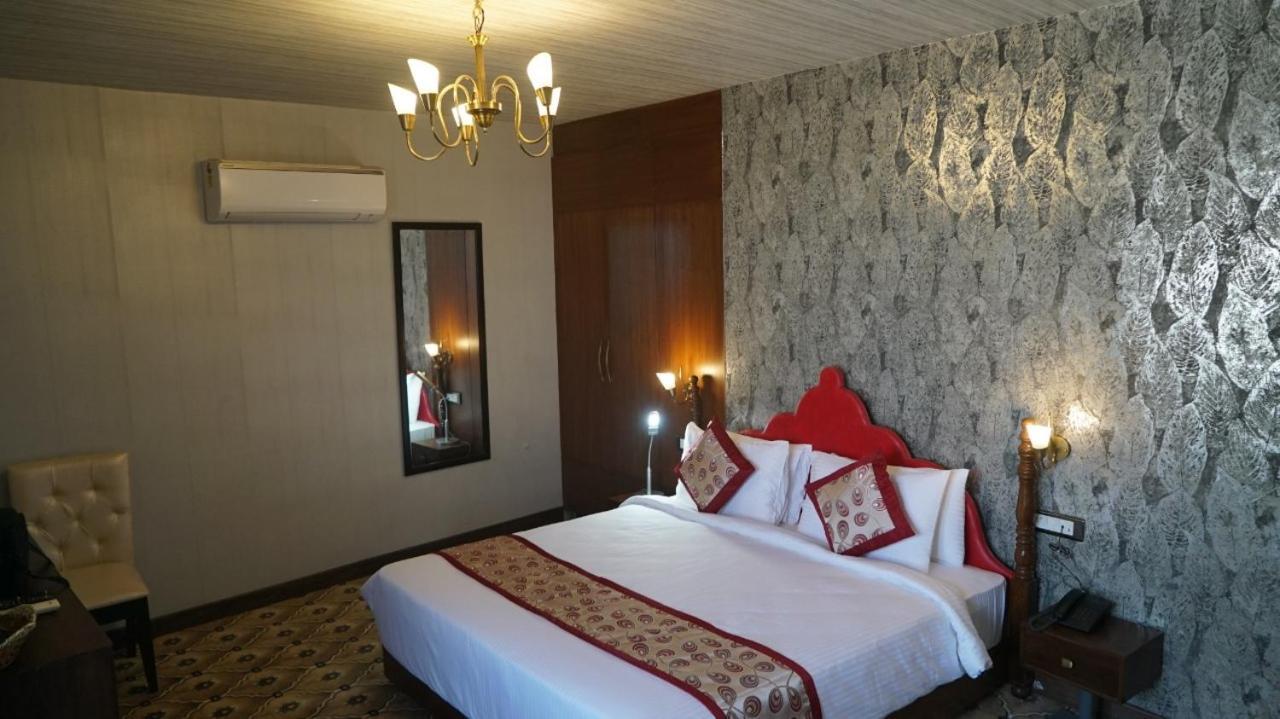 Hotel Sukh Mehal Dźalandhar Zewnętrze zdjęcie