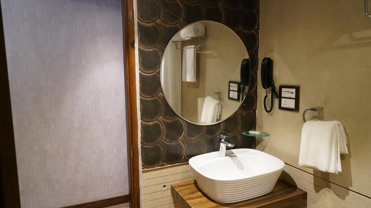 Hotel Sukh Mehal Dźalandhar Zewnętrze zdjęcie
